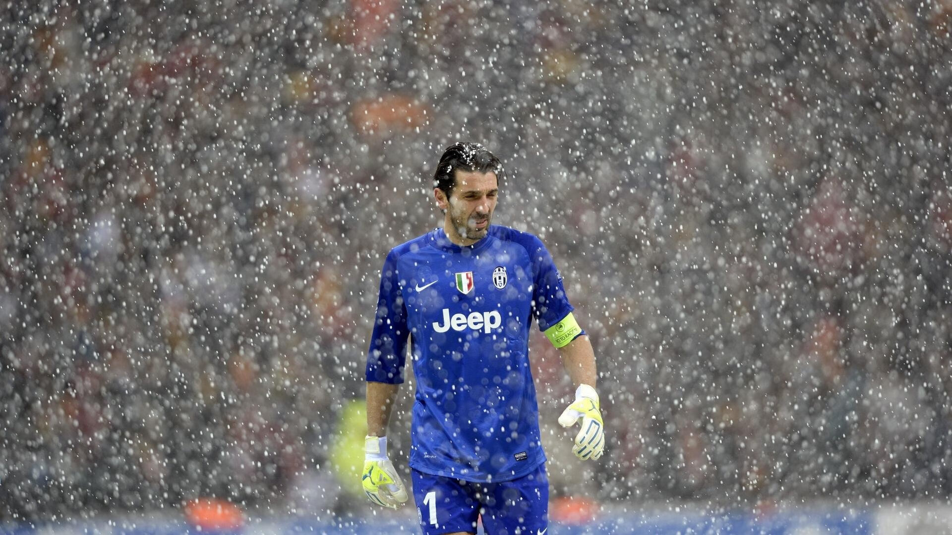 日本队战术灵活，攻防兼备，日本队阵型